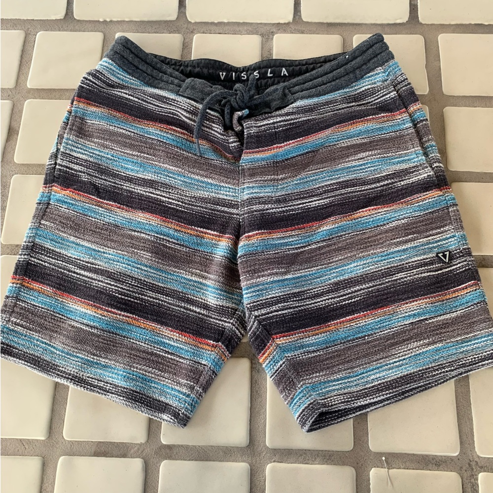 VISSLA surf shorts SIZE SMALL